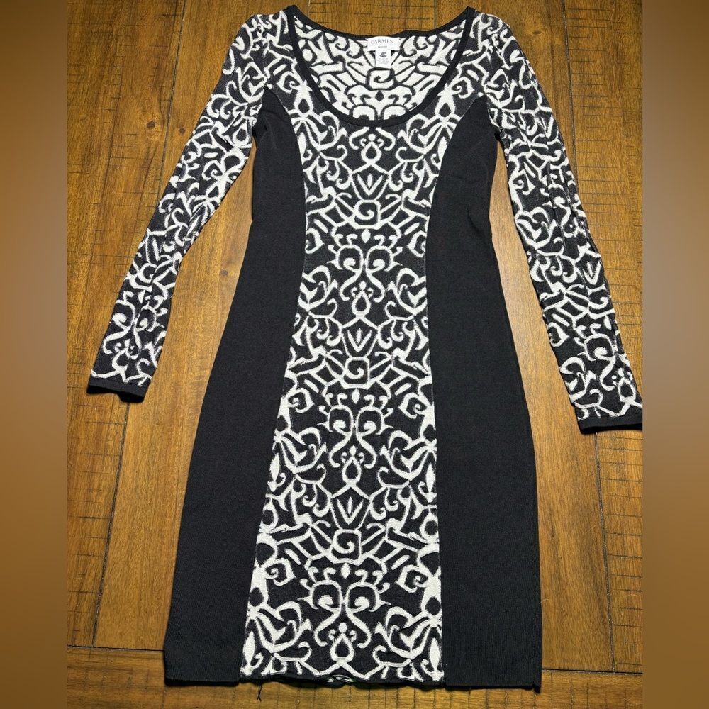 CARMEN MARC VALVO -Black and white‎ pattern sweater dress.